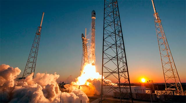 ينفجر محرك صاروخ SpaceX Falcon 9 أثناء اختبار التأهيل 1