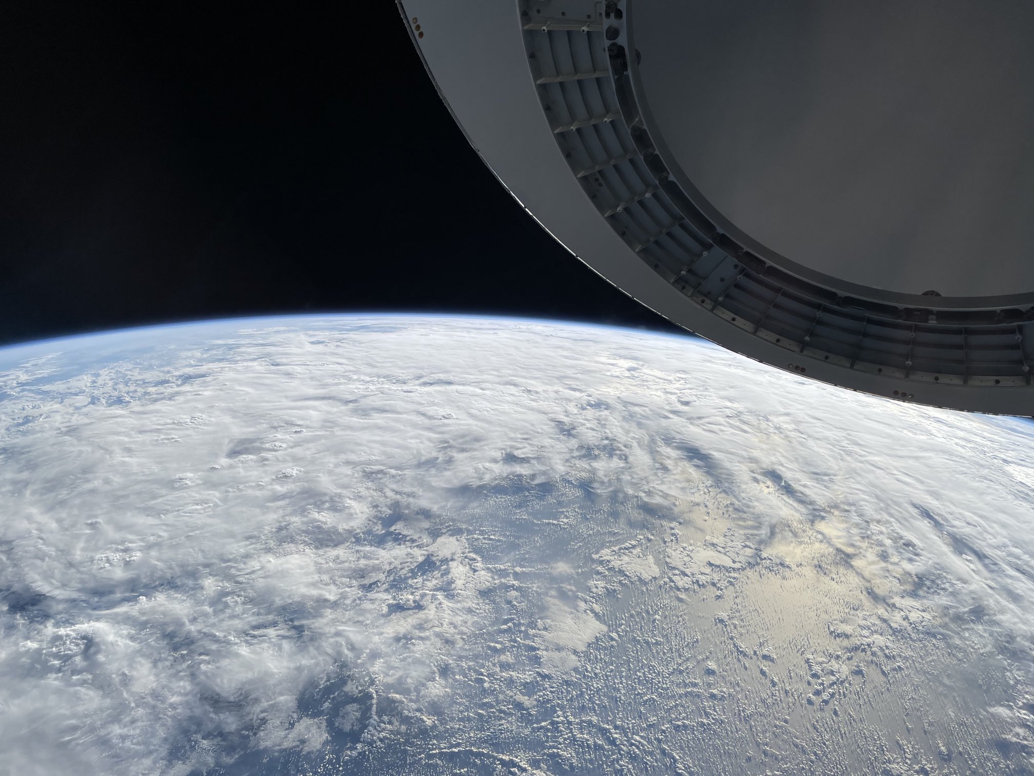 iPhone 4 أكتوبر 2021 0 تعليقات iPhone في الفضاء: SpaceX تشارك صورة رائعة للأرض