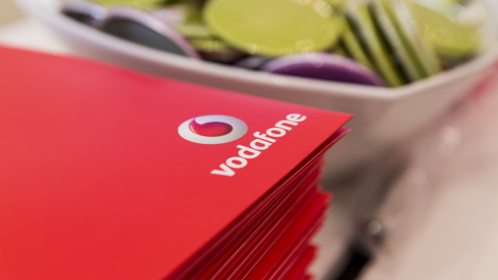 الخدمات 1 فبراير 2021 تغير Vodafone الأسعار والتواريخ لاشتراكات Start و Red