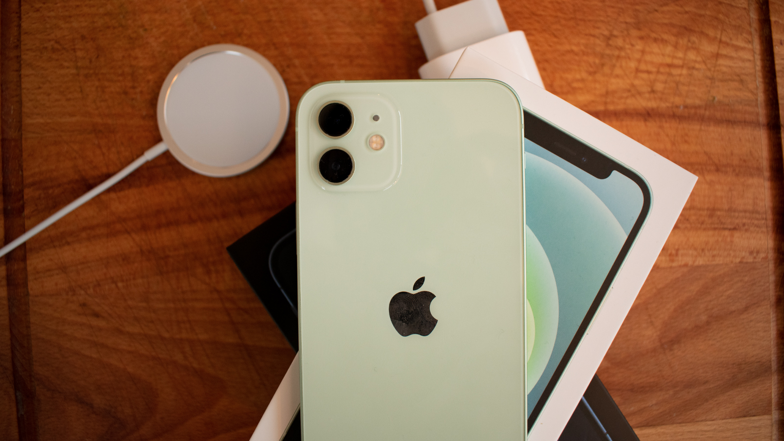 أخبار 14 ديسمبر 2020 Ming Chi-Kuo: 'Apple يحتفظ بالجدول الأصلي مع iPhone 13 '
