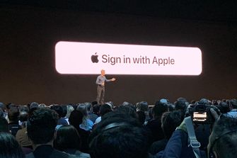'قم بتسجيل الدخول باستخدام Apple