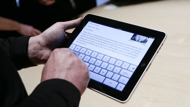 الجيل الأول من iPad 2010 يعمل بدقة 16x9