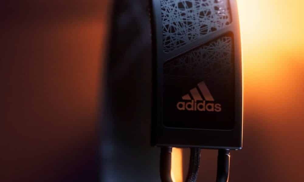 تطلق Adidas سماعات رأس مستدامة تعمل بالطاقة الشمسية في عام 2022 1
