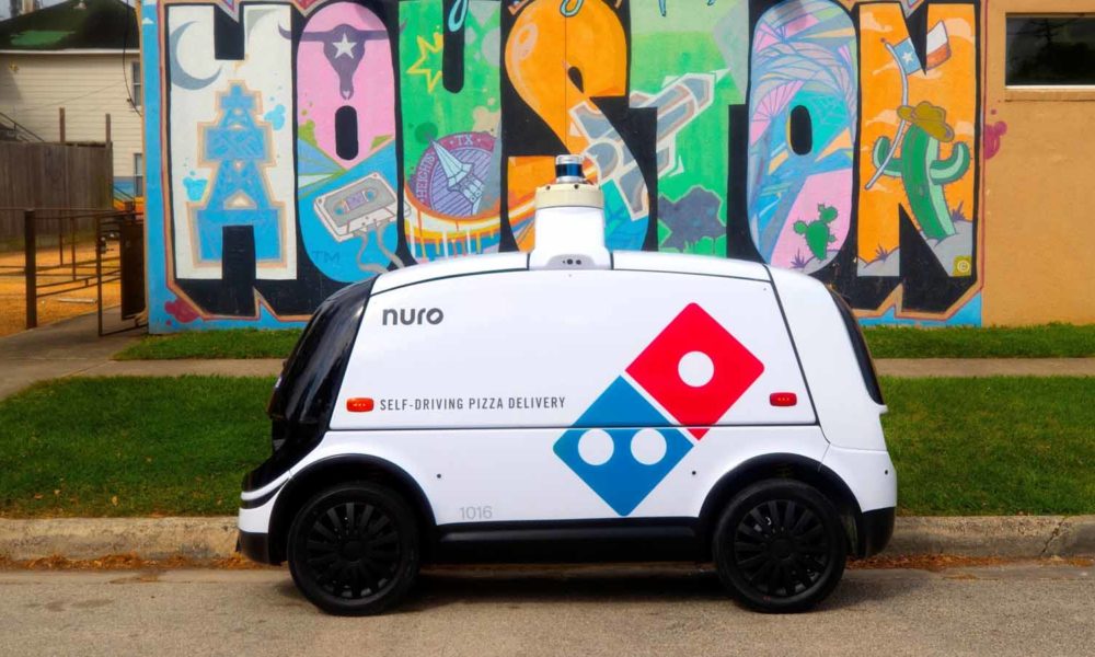 قامت Domino's بنشر روبوت ذاتي القيادة لتوصيل البيتزا إلى الجماهير