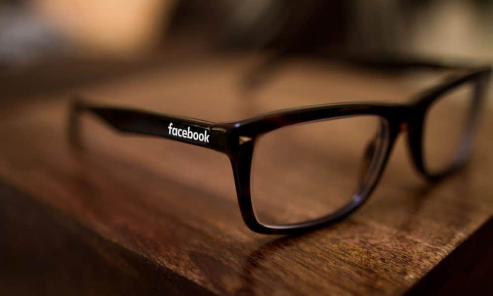 يؤكد مارك زوكربيرج Facebookسيكون الإصدار القادم من الأجهزة هو نظارات Ray-Ban الذكية 1