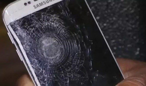 Man is Saved by Terrorist Attack in Paris Thanks to The Galaxy S6