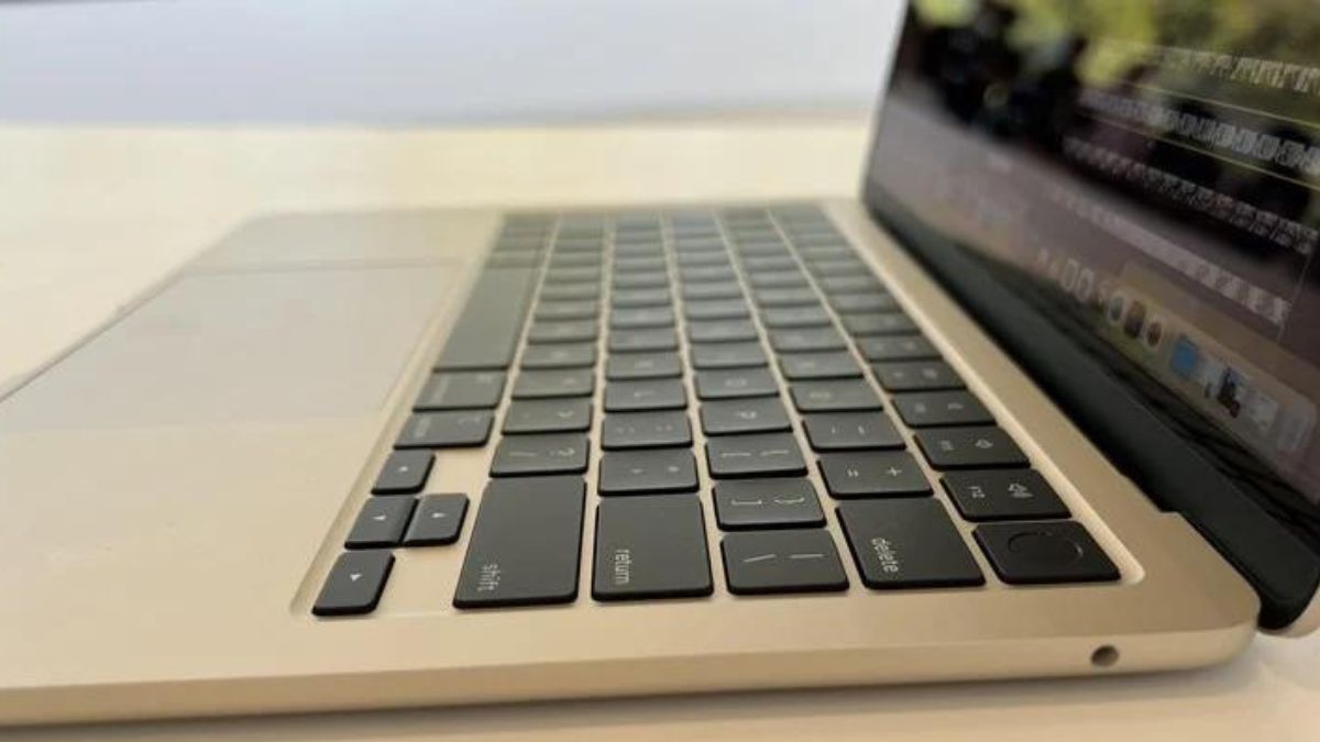 Apple تعرض براءات الاختراع لوحة مفاتيح MacBook التي ستشحن هاتفك 1