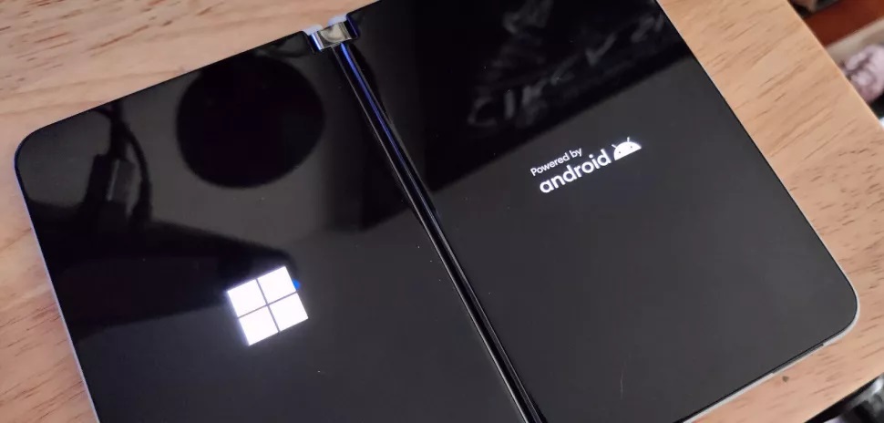 بفضل eBay ، اكتشفنا جهاز Microsoft Surface Duo 2 متوسط ​​المدى لم يولد أبدًا 2